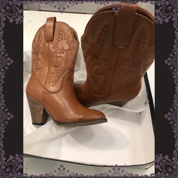 BRAND NEW WOO HOO BOOTS!! - Picture 7 of 8